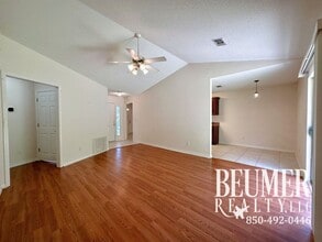 Building Photo - 136 Carrier Dr