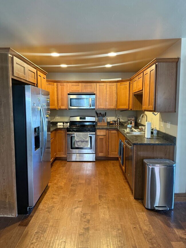 Building Photo - 4 bed 2.5 Bath in Bozeman