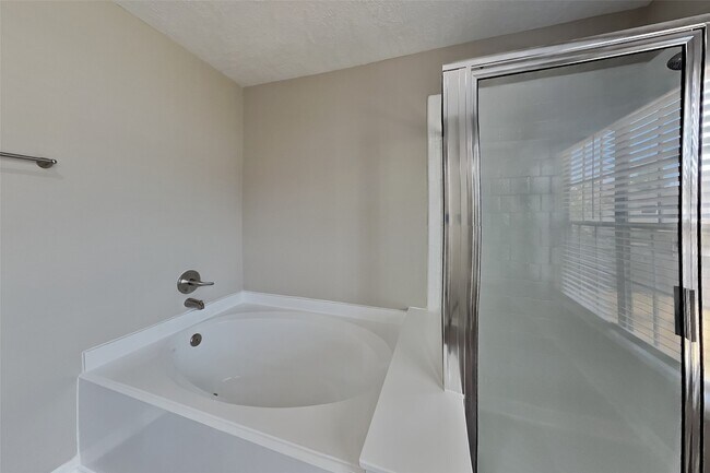 Building Photo - 10118 Prospect Hill Dr
