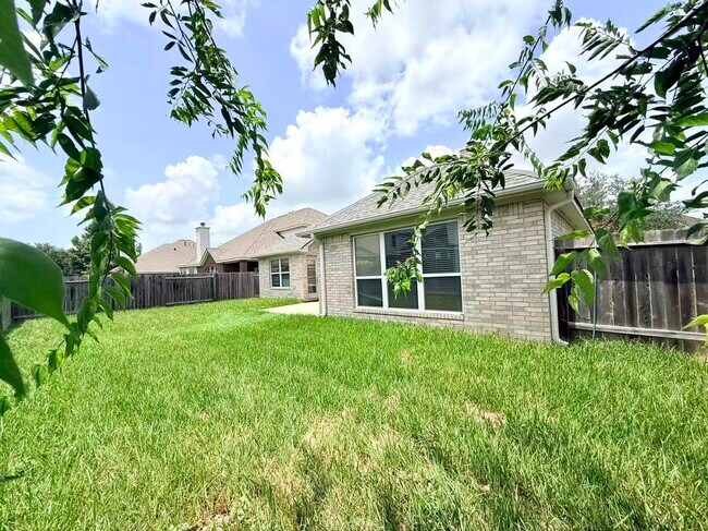 Building Photo - 9006 Sundown Dr