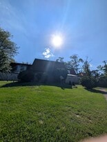 Three bedroom townhouse in the heart of West Knoxville. - 9102 Woodpark Ln