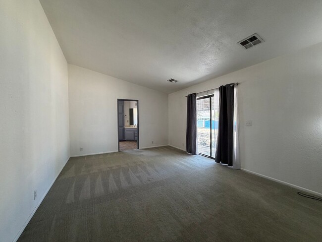 Building Photo - Beautiful 3 Bedroom House Located on Calico Lake