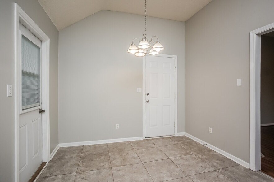 Building Photo - 1329 Annesdale Dr