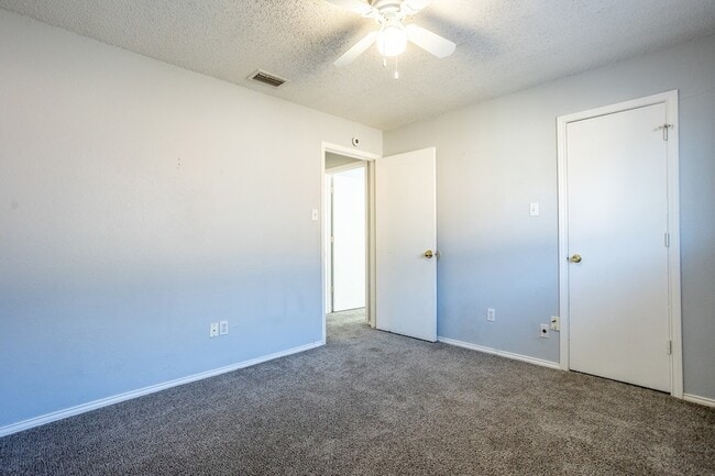 Building Photo - 362 S Stewart Ave