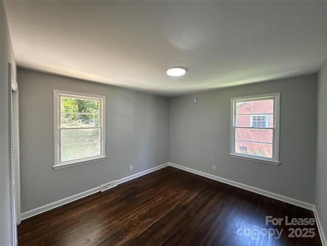 Building Photo - 5320 Dolphin Ln