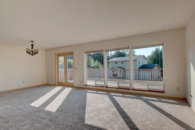 Building Photo - 2 bedroom and 2.5 Bath - Admirals Cove Home