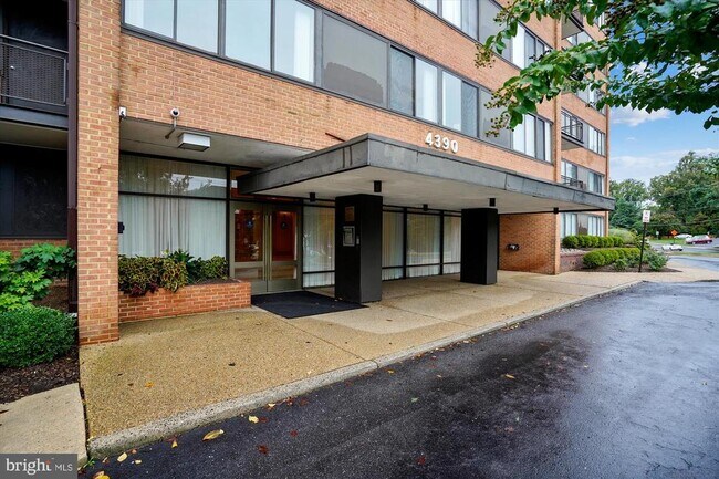 Building Photo - 4390 Lorcom Ln
