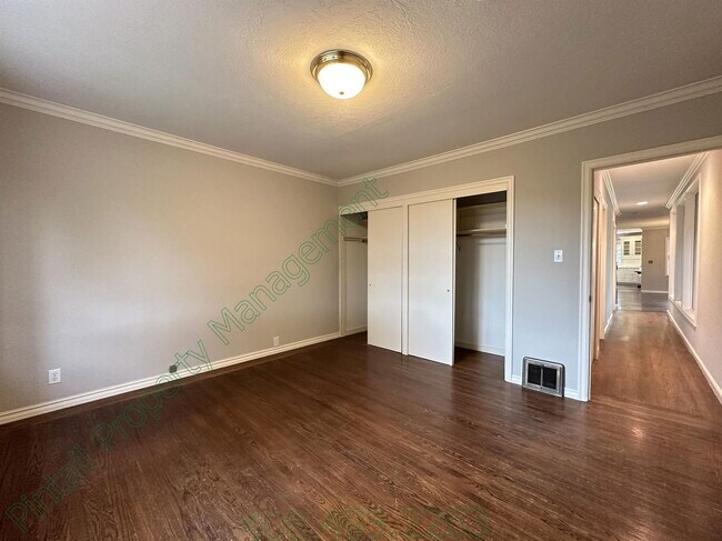 Building Photo - 108 Club Dr