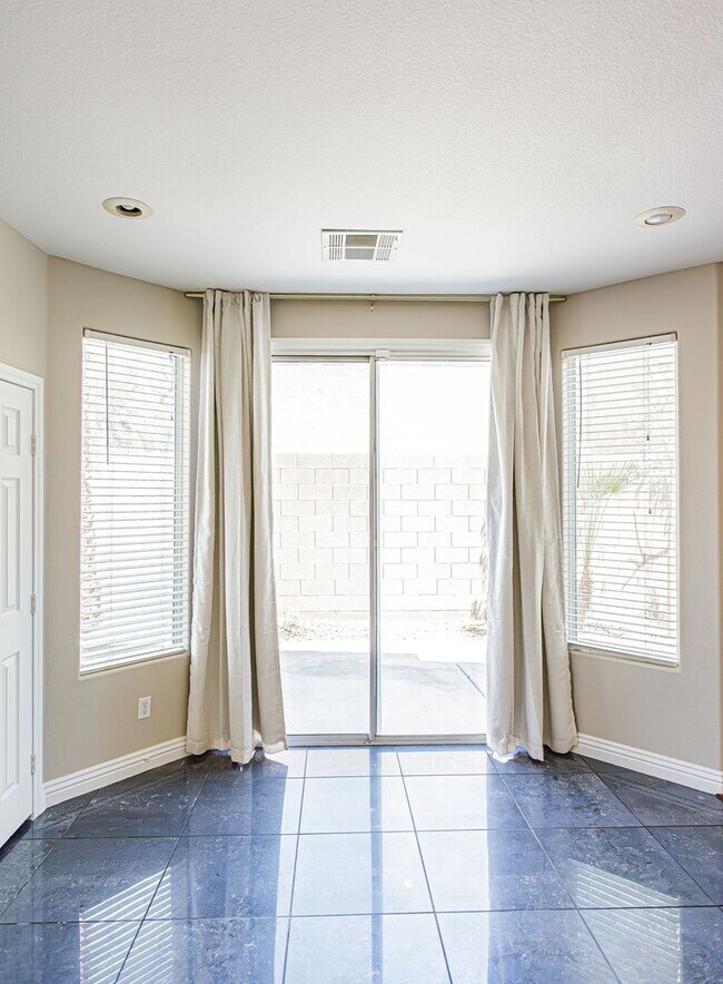 Building Photo - 2 Master Suites in a gated community