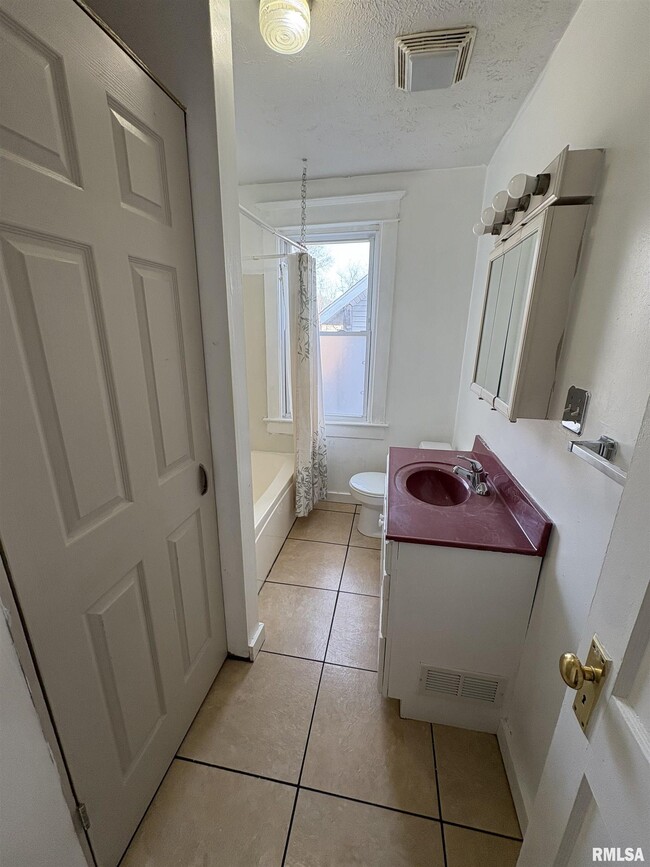 Building Photo - 2403 N Peoria Ave