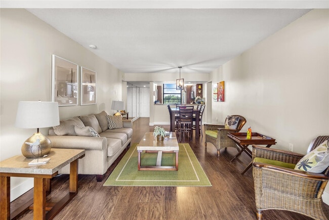 Building Photo - 1719 Whitehall Dr