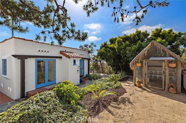 Building Photo - 4 Camel Point Dr