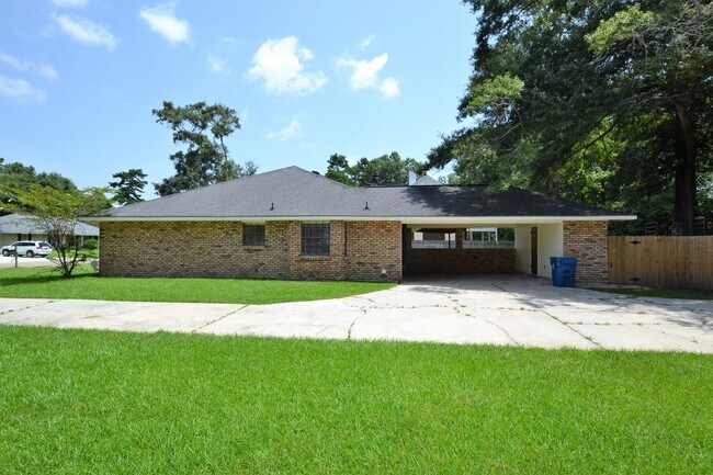 Building Photo - Newly renovated home in Beau Village Subdivision in Denham Springs near I-12