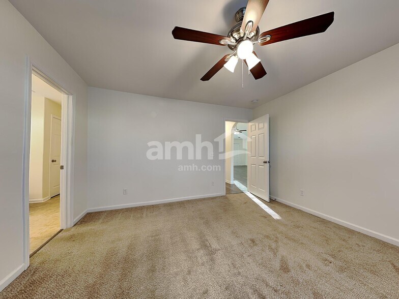 Building Photo - 163 Willow Point Cir