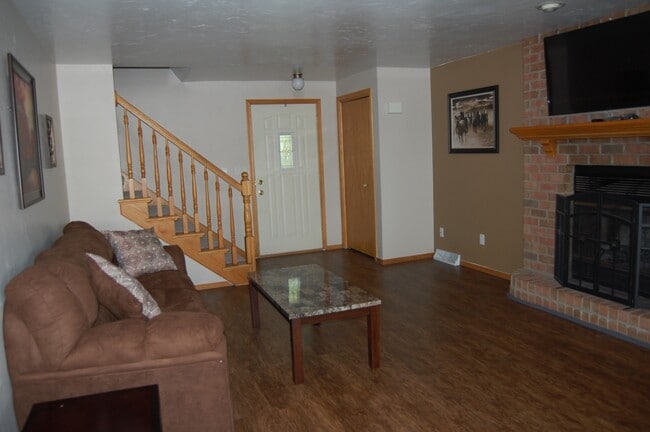 Primary Photo - 3830 E River Dr