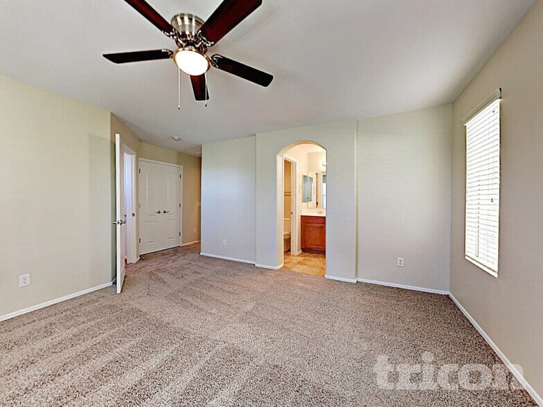 Building Photo - 4376 E Selena Dr