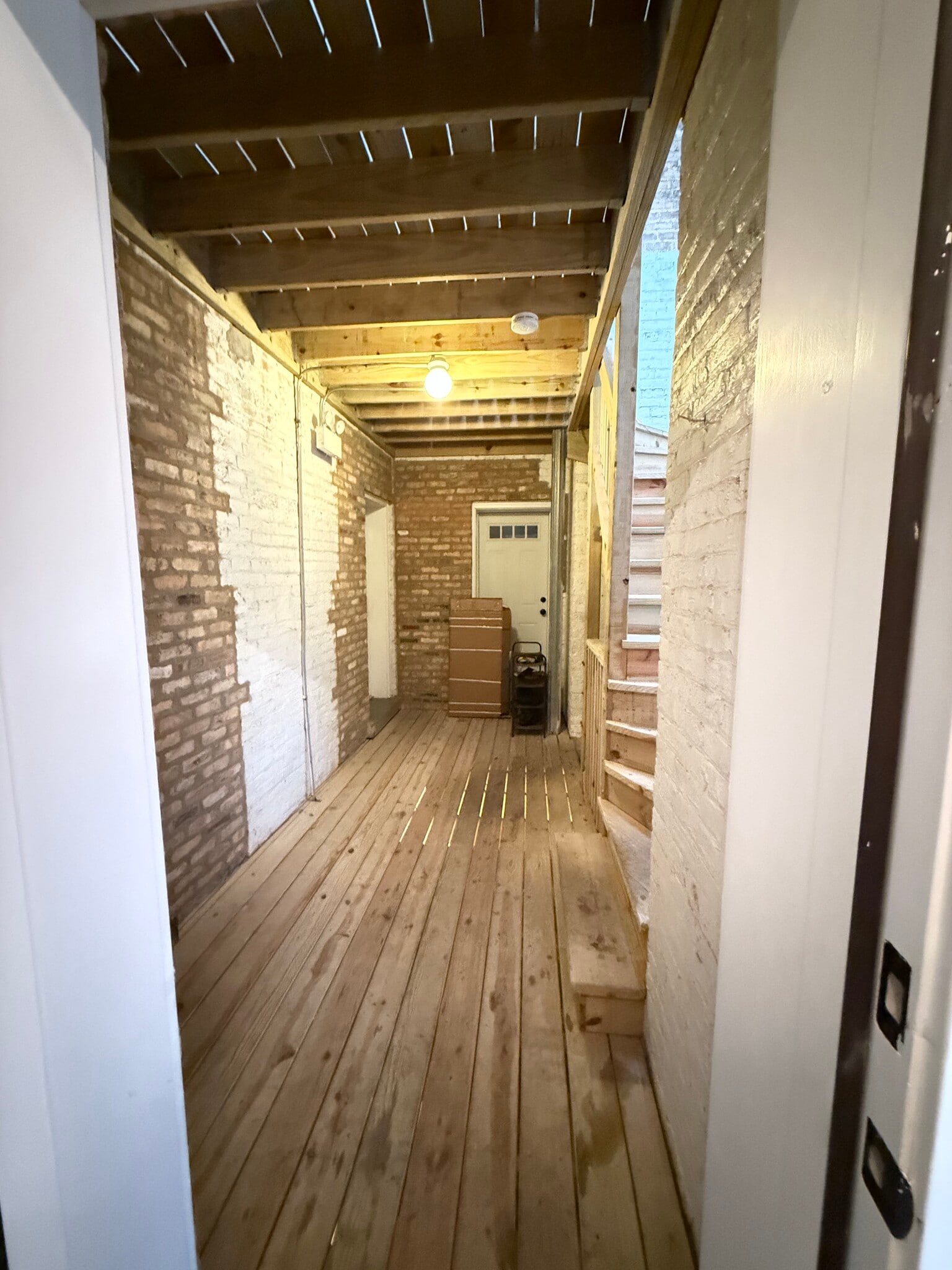 Building Photo - 2211 W Eastwood Ave