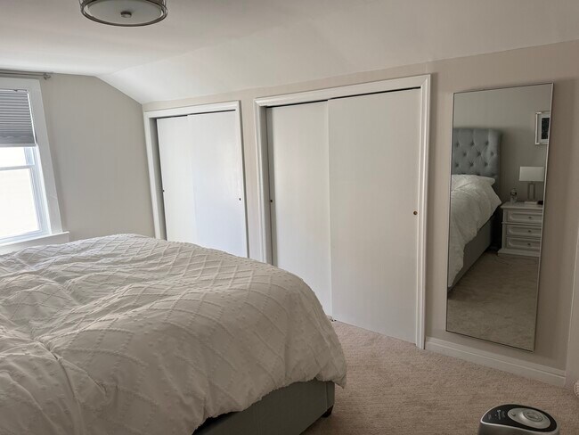 Building Photo - 19 Rose Ave