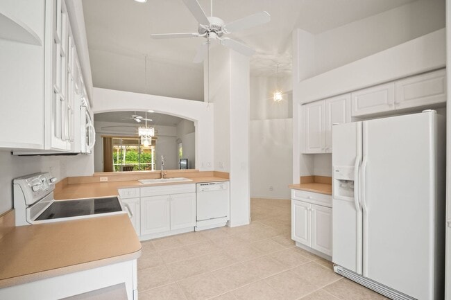 Building Photo - Beautiful Villas 3 beds 2 baths in a Gated...