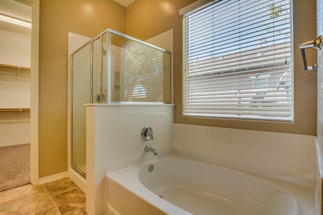 Building Photo - 3 Bedroom - 2 Bath plus Den - 2224 Sq. Ft....