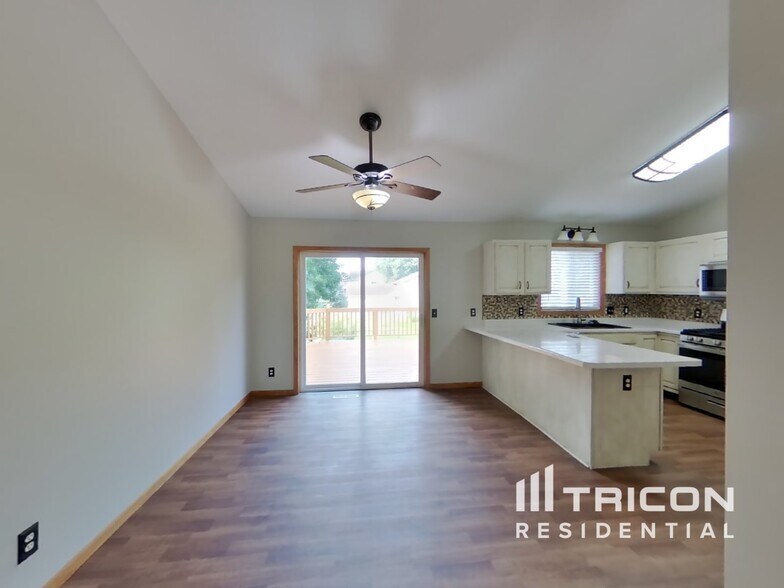 Building Photo - 6393 Wildwood Way