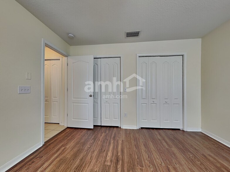 Building Photo - 8431 Deer Chase Dr