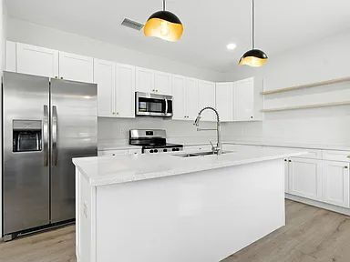 Building Photo - Fall Semester Move-In | Spacious 5BR Home in Ridgewood Park