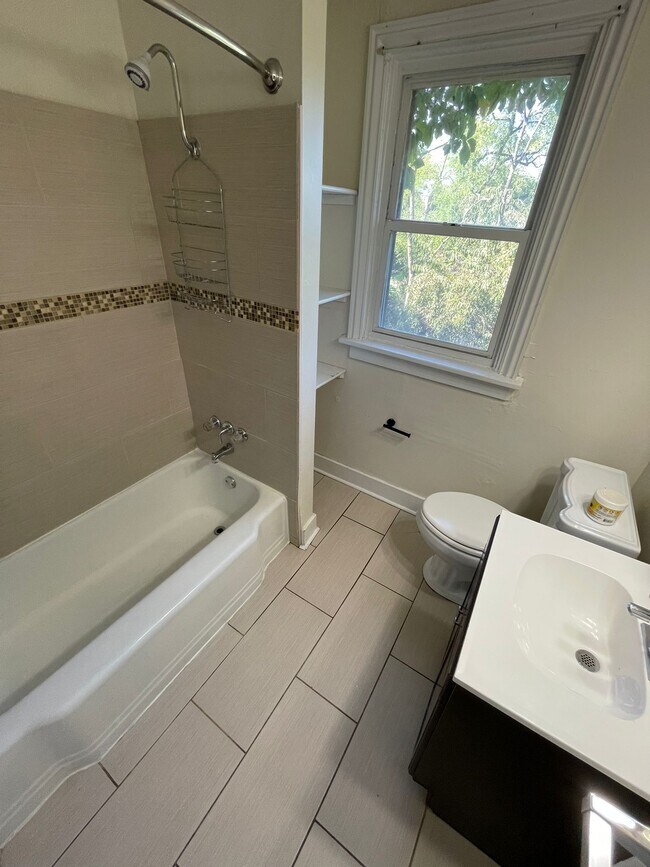 Building Photo - 1528 Methyl St