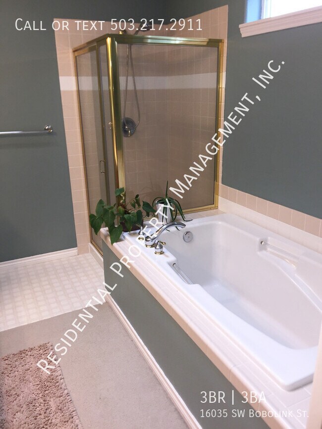 Building Photo - 16035 SW Bobolink St