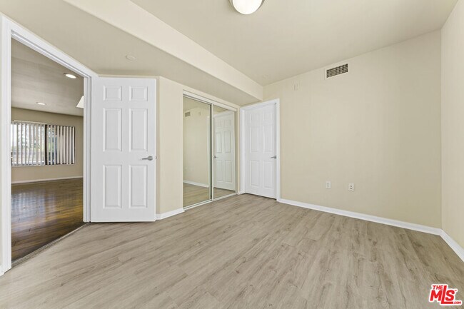 Building Photo - 6815 Baird Ave