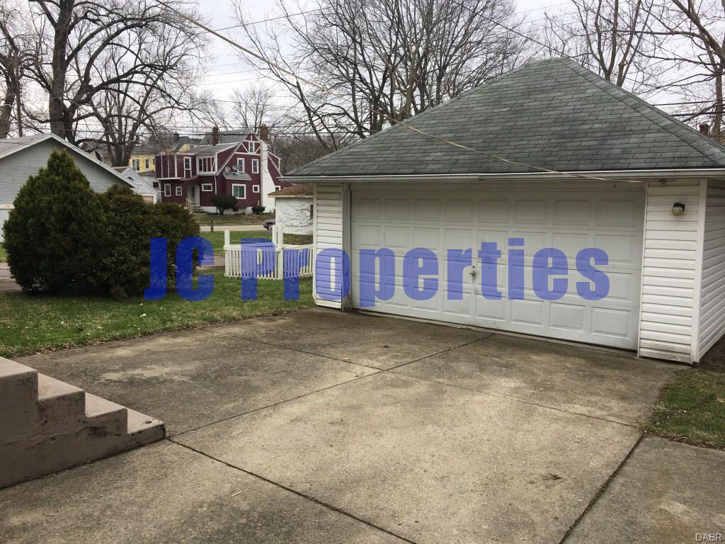 Building Photo - 1252 Catalpa Dr.