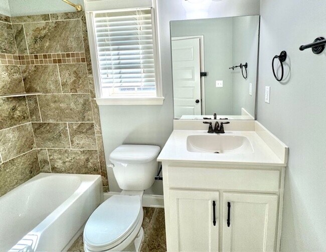 Building Photo - RiverstoneDrive5378