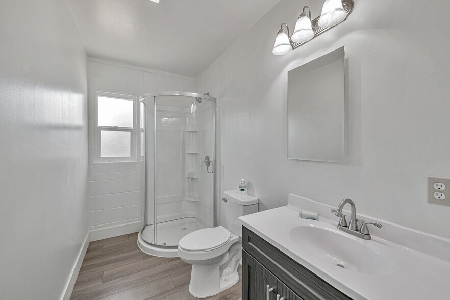Building Photo - 5400 Valletta Way