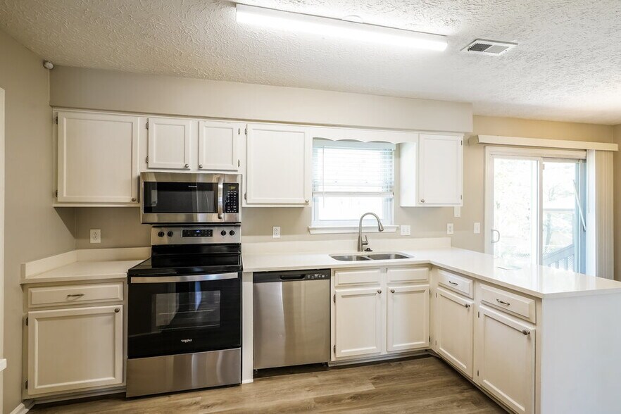 Building Photo - 824 Bishopsgate Rd