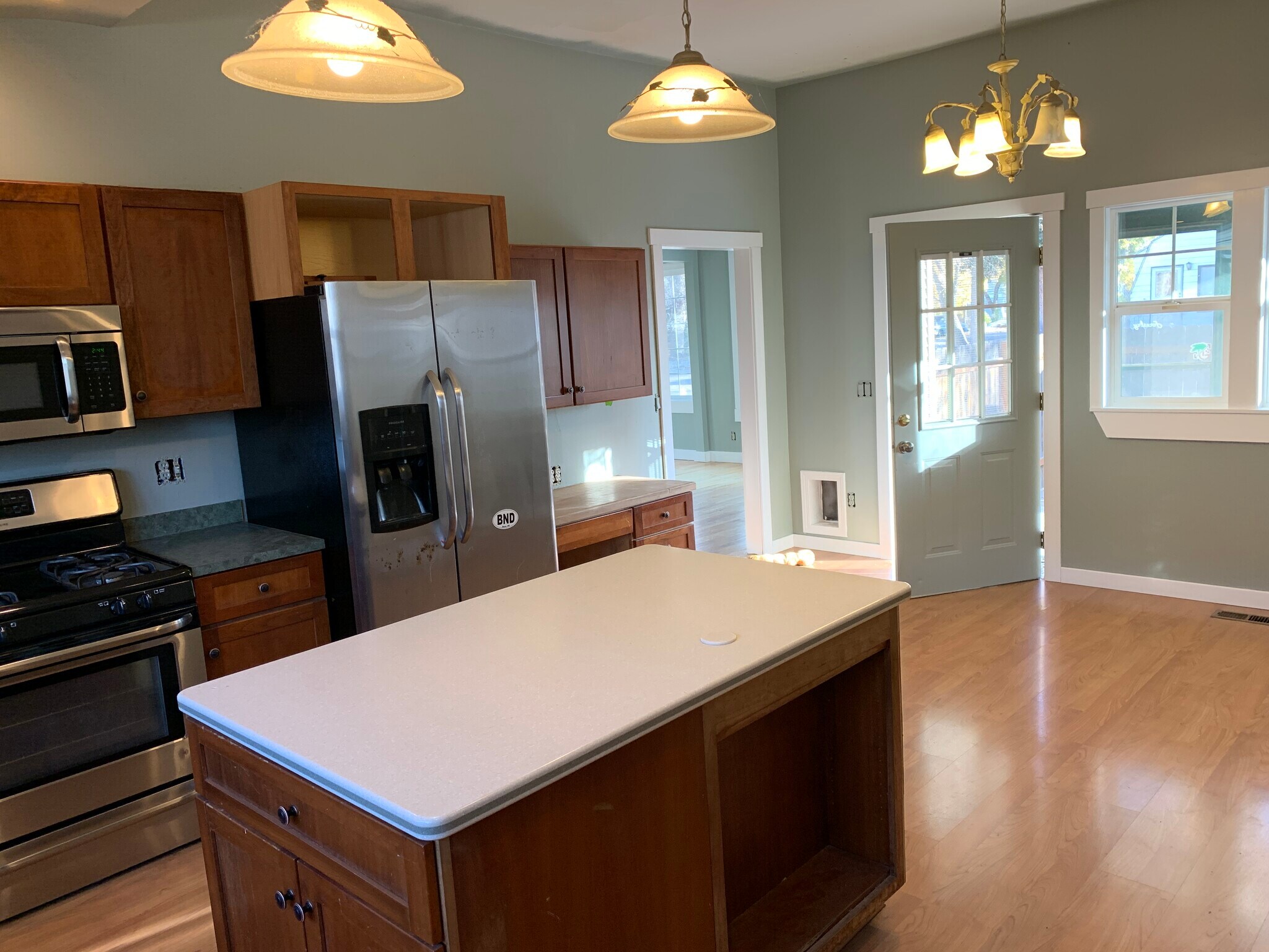 Building Photo - 1529 S Vermont Ave