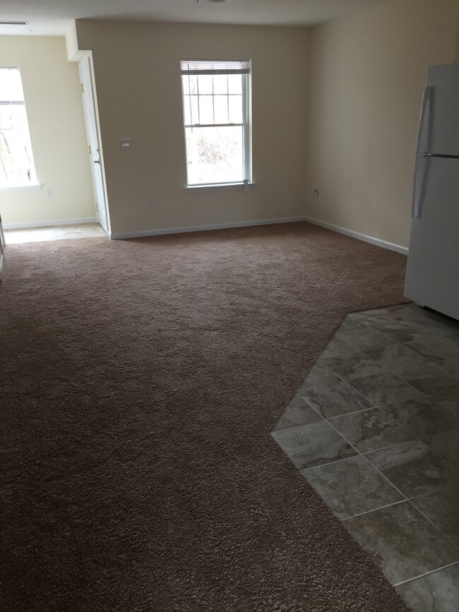 family room - 333 NY-376