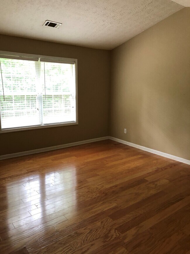 Building Photo - 364 Inman Rd