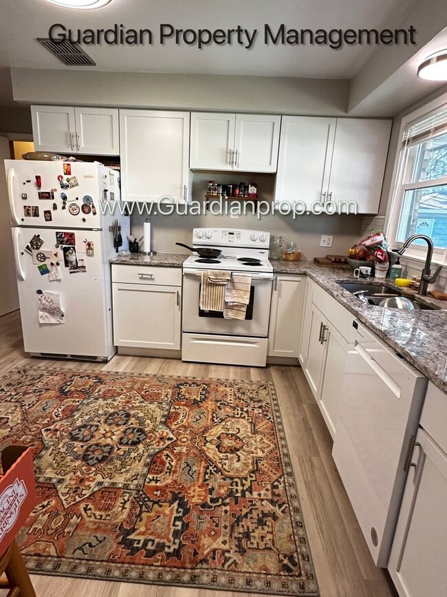 Building Photo - Spacious Richfield Side by Side, Renovated...