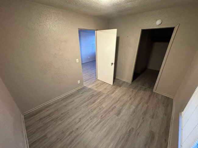 Building Photo - House 2BR/2BA