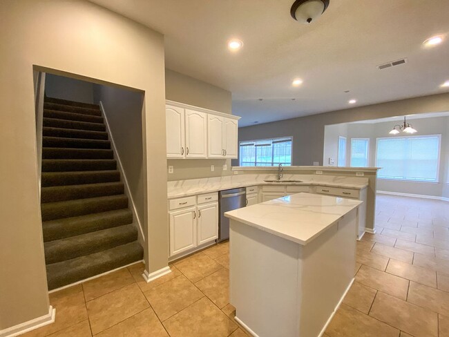 Building Photo - 5 Bedrooms with Bonus, 4 Bath Near Riverda...