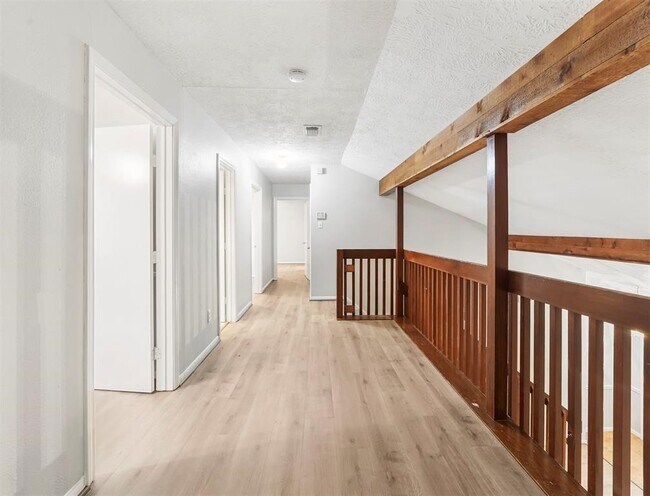 Building Photo - 23227 Timberbrook Dr