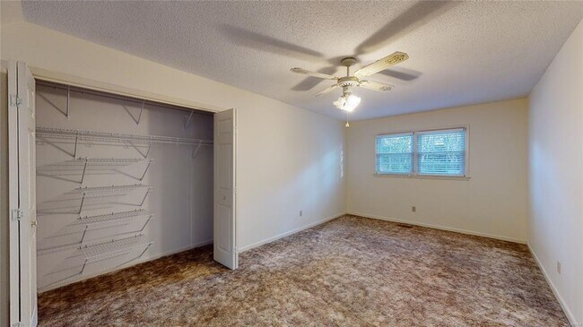 Building Photo - 126 Cedar Dr