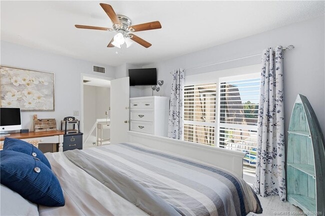 Building Photo - 5982 SE Riverboat Dr