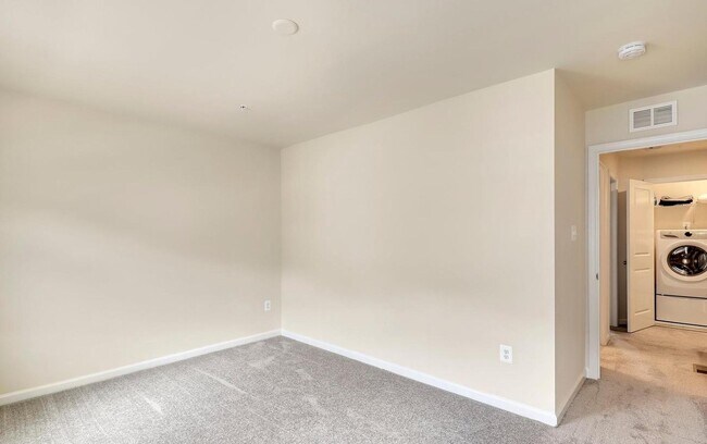 Building Photo - 8355 Daydream Cres