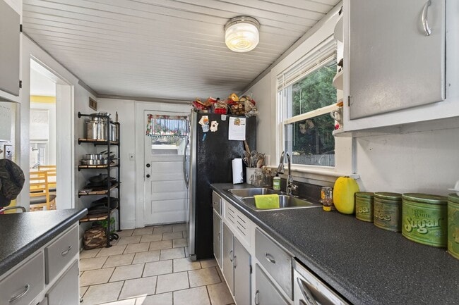 Building Photo - 777 Marvin Ave