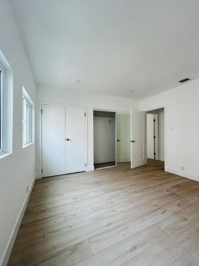 Building Photo - 482 S Hamel Rd