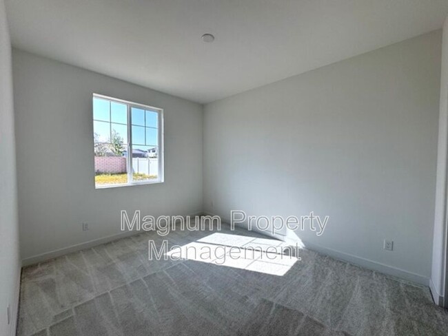 Building Photo - 30769 Valley Heights Dr.