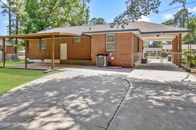 Building Photo - 131 Cole Dr