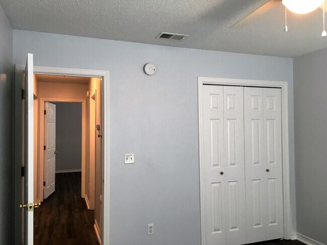 Building Photo - 902 Lauderhill Ln