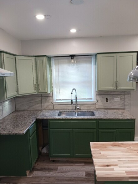 Building Photo - 5424 S Wolcott Ave